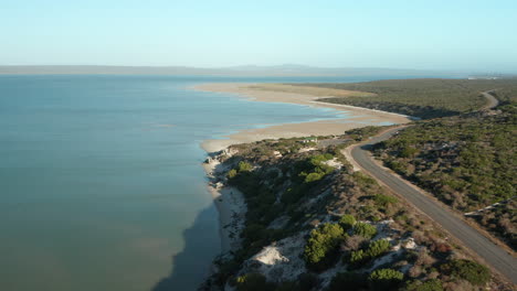 Paisaje-Natural-Escénico-En-El-Parque-Nacional-De-La-Costa-Oeste,-Sudáfrica---Toma-Aérea-De-Drones