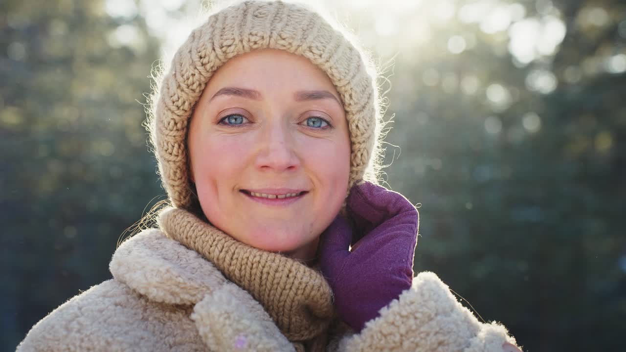 mujer con ropa de invierno