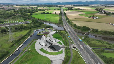 Aérea-Estacionaria-4k-De-Los-Kelpies,-Las-Esculturas-De-Quine-Más-Grandes-Del-Mundo