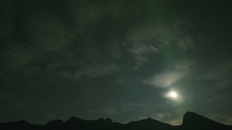 sebuah timelapse dari langit malam
