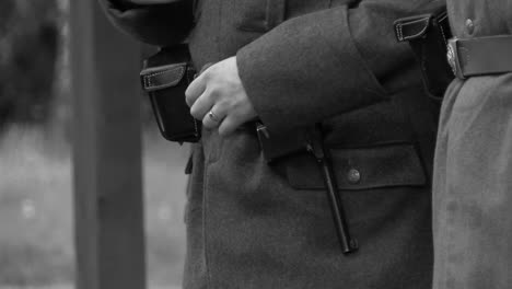 formulario de la primera guerra mundial y copia del arma mauser
