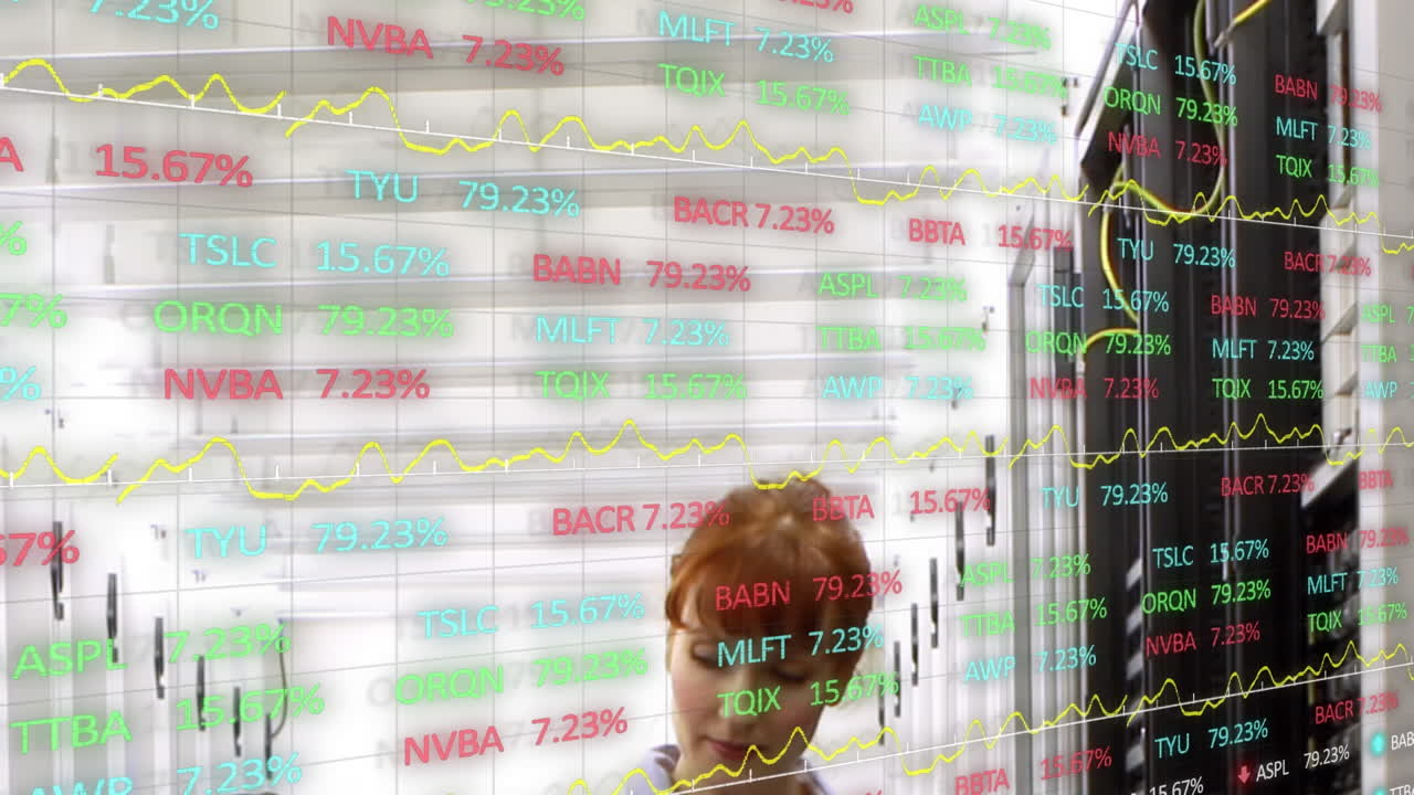 주식 시장 데이터 처리의 애니메이션 백인 여성 엔지니어가 서버 에서 일합니다.