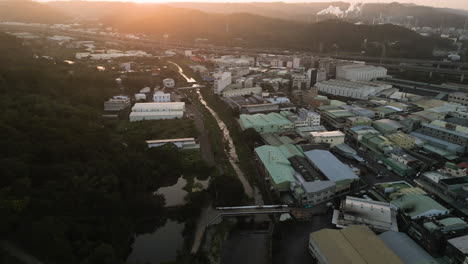 Vista-Aérea-Del-Distrito-De-Luzhu-Al-Atardecer-En-La-Ciudad-De-Taoyuan,-Taiwán