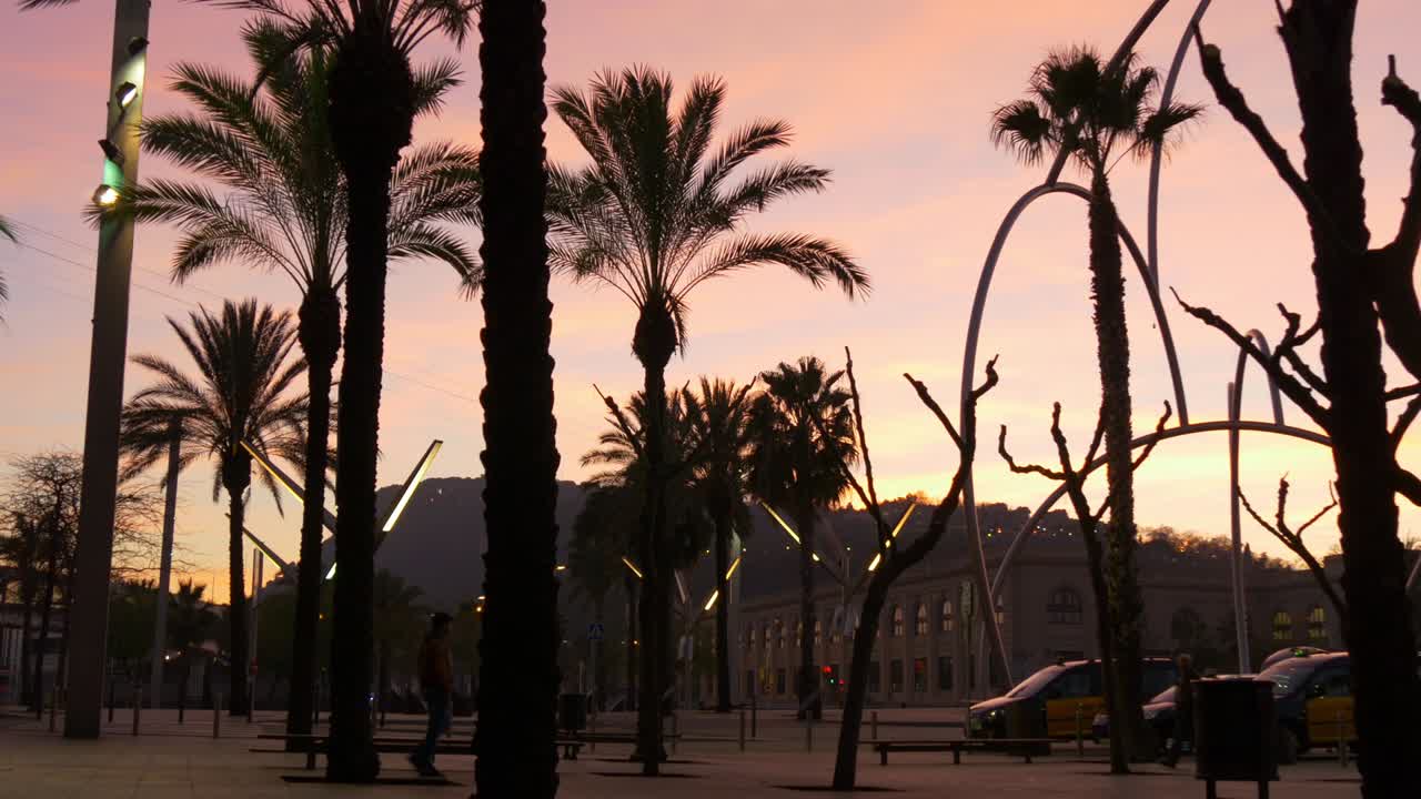 일몰 바르셀로나 금속 기념물 트래픽 서클 4k