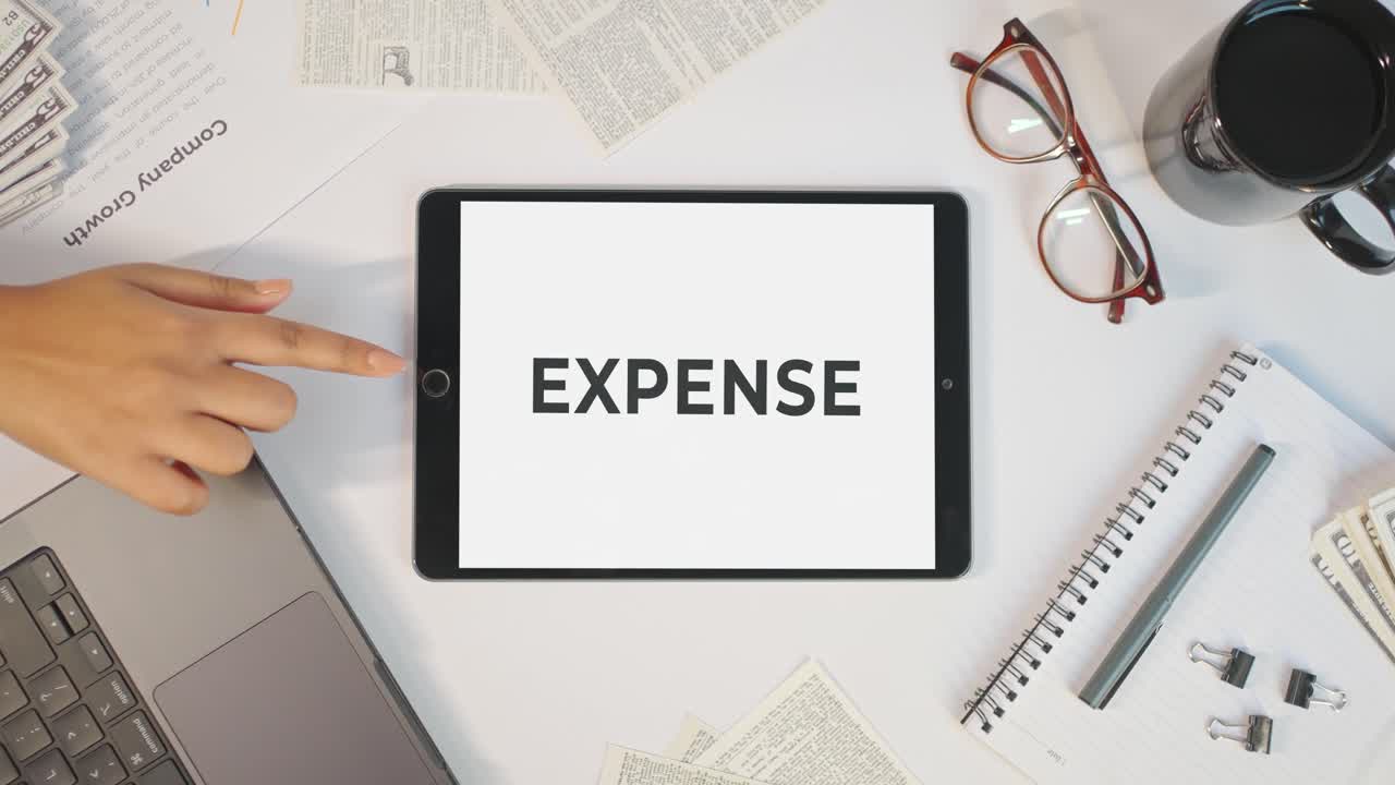EXPENSE DISPLAYING ON A TABLET SCREEN