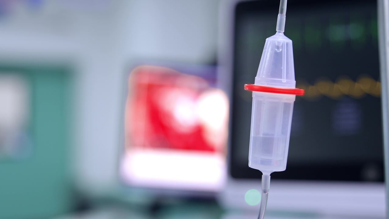 Flebo Medica con Monitor Paziente sullo Sfondo