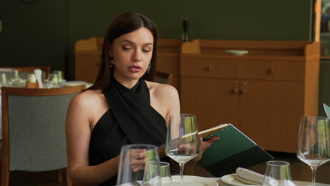 woman sitting on the restaurant