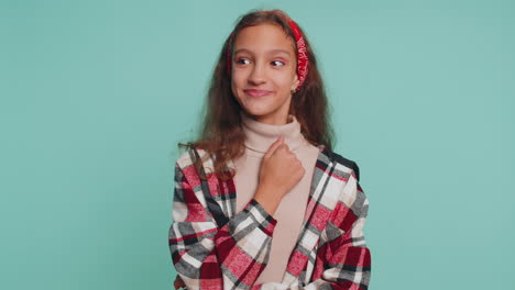 niña inspirada con una buena idea, plan, puesta en marcha, mostrando inspiración motivación gesto eureka