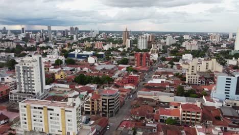 vista aérea del horizonte de la ciudad: santa cruz de la sierra en bolivia