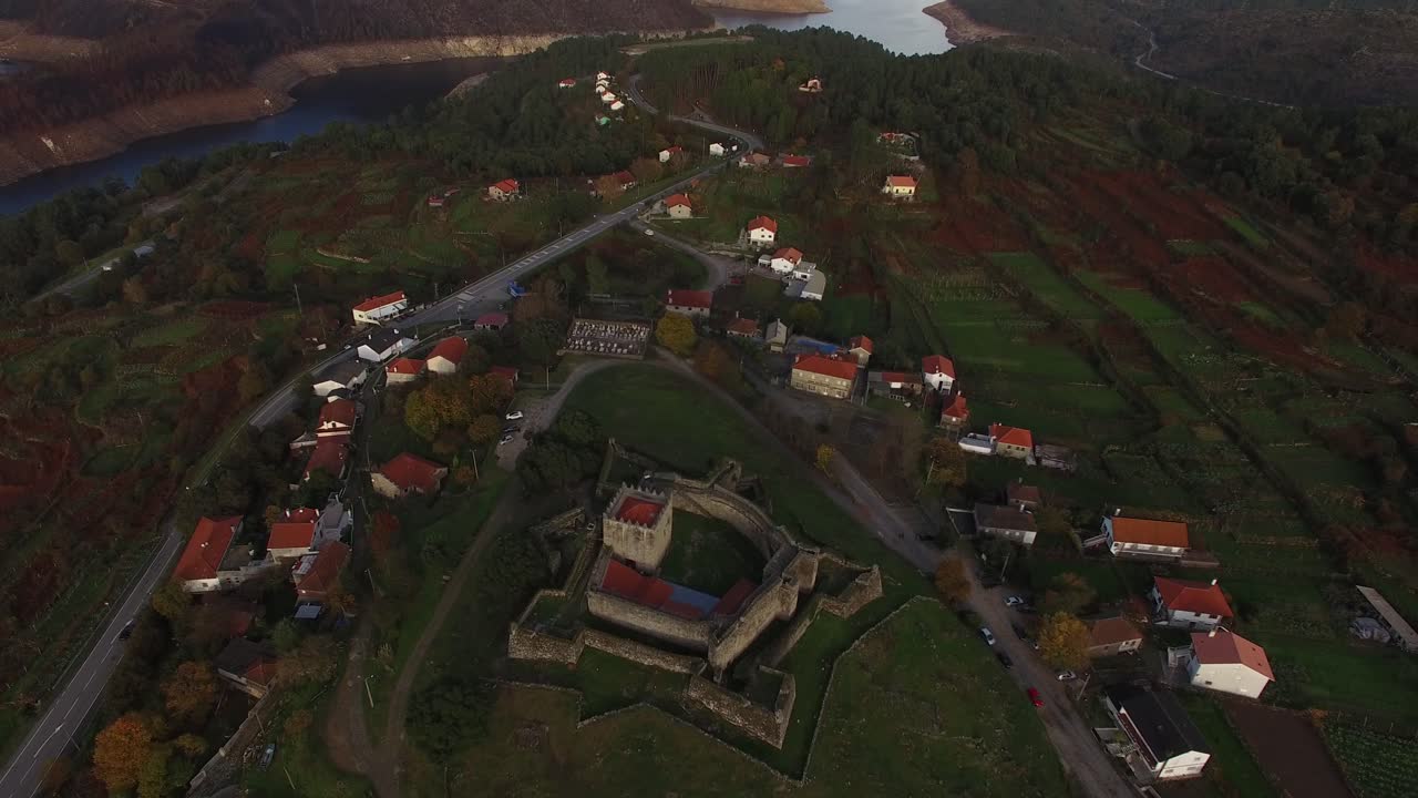pueblo de lindoso portugal vista aérea