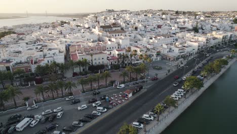 paisaje urbano de ayamonte contra el río guadiana, huelva, españa