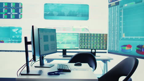 oficina de la sede de una empresa multinacional con una gran pantalla de datos