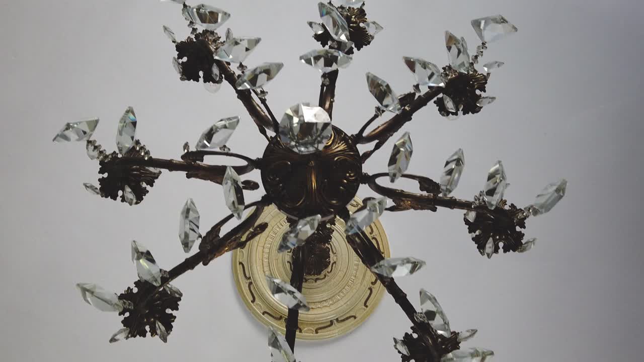 들리어 배경: 아래쪽에서 볼 때의 빈티지 개요