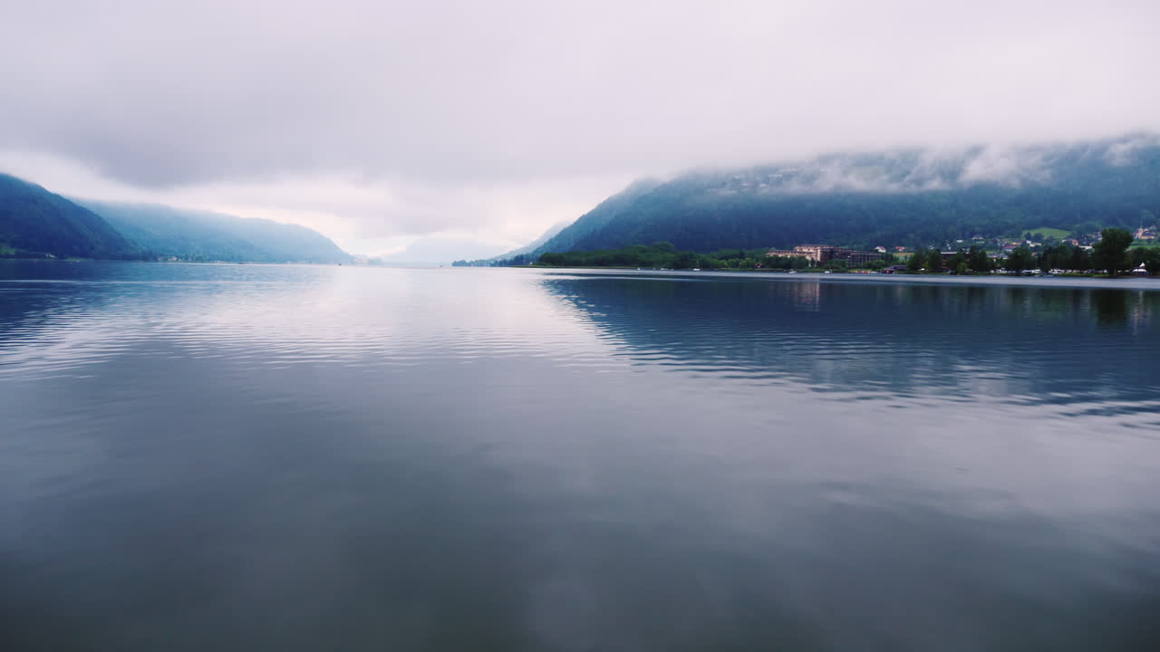 горное озеро в австрийских альпах 1