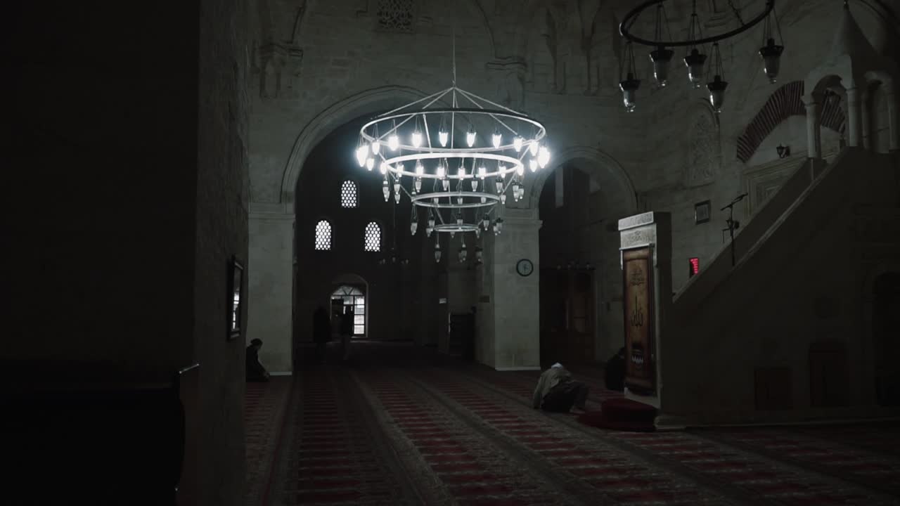 PRAYER HALL, INSIDE OF SILVAN ULU MOSQUE, HISTORIC SELAHADDIN EYYUBI MOSQUE, DIYARBAKIR, TURKEY
