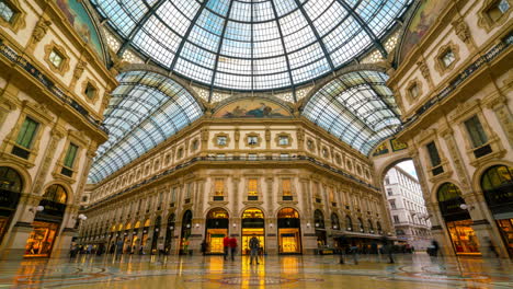 Time-lapse-Galleria-Vittorio-Emanuele-II-in-Milan