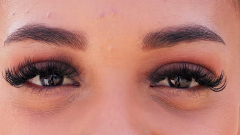 ojos, visión y retrato con mujer y pestañas