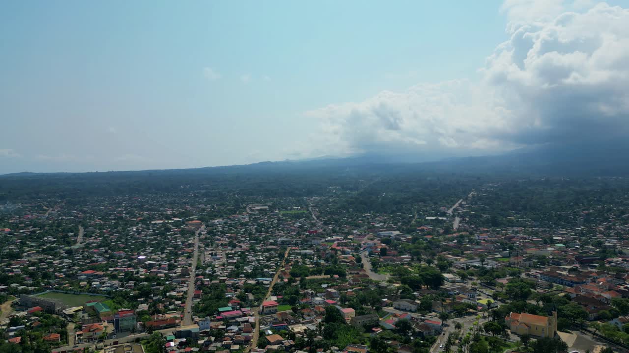 Cirkulær luftfoto af São Tomé by. Sao Tome, Afrika