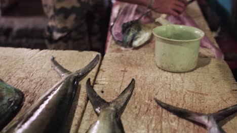 Fish-market-in-Bali-cutting-fillet