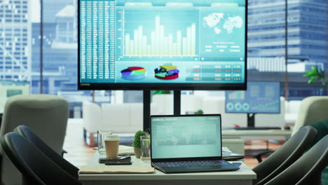 el espacio vacío de la corporación con tecnología avanzada mejora la productividad