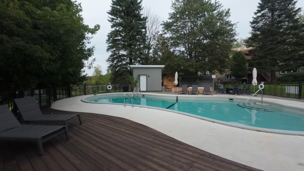 Luksushjem med pool i hjertet af Sutton, Quebec, Canada