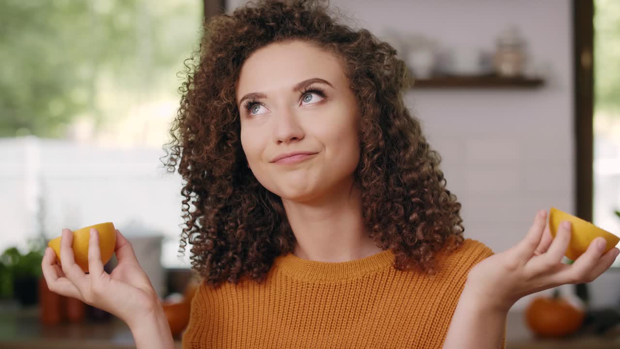 cara graciosa con ojos naranjas/rzeszow/polonia