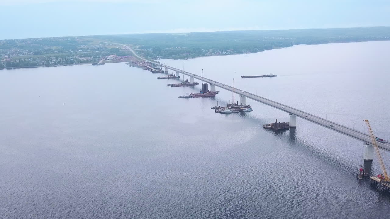 강 을 가로지르는 다리 건설