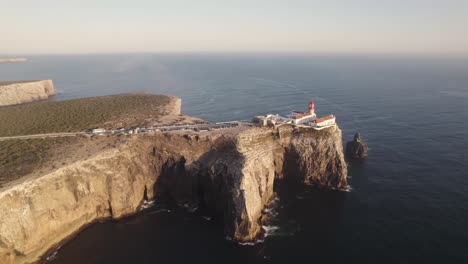 Descending-aerial-of-Farol-de-Sagres,-part-of-the-Algarve-region-in-Portugal