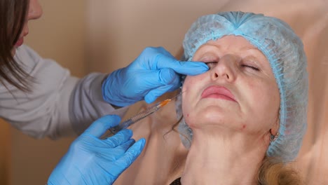 procedimiento de inyección facial