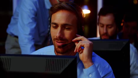Businesspeople-with-headsets-using-computer-in-office