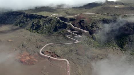 飞越危险的火山公路在团聚岛