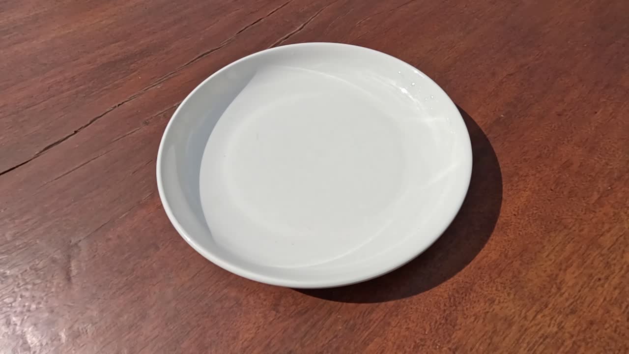 달이 부러지고 접시 위에 어지는 것