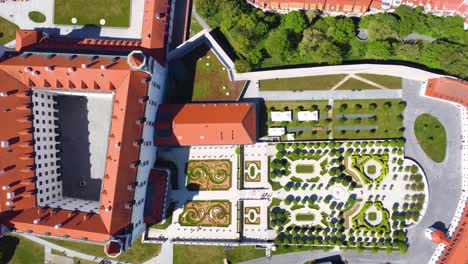 fotografía aérea del castillo de bratislava en eslovaquia