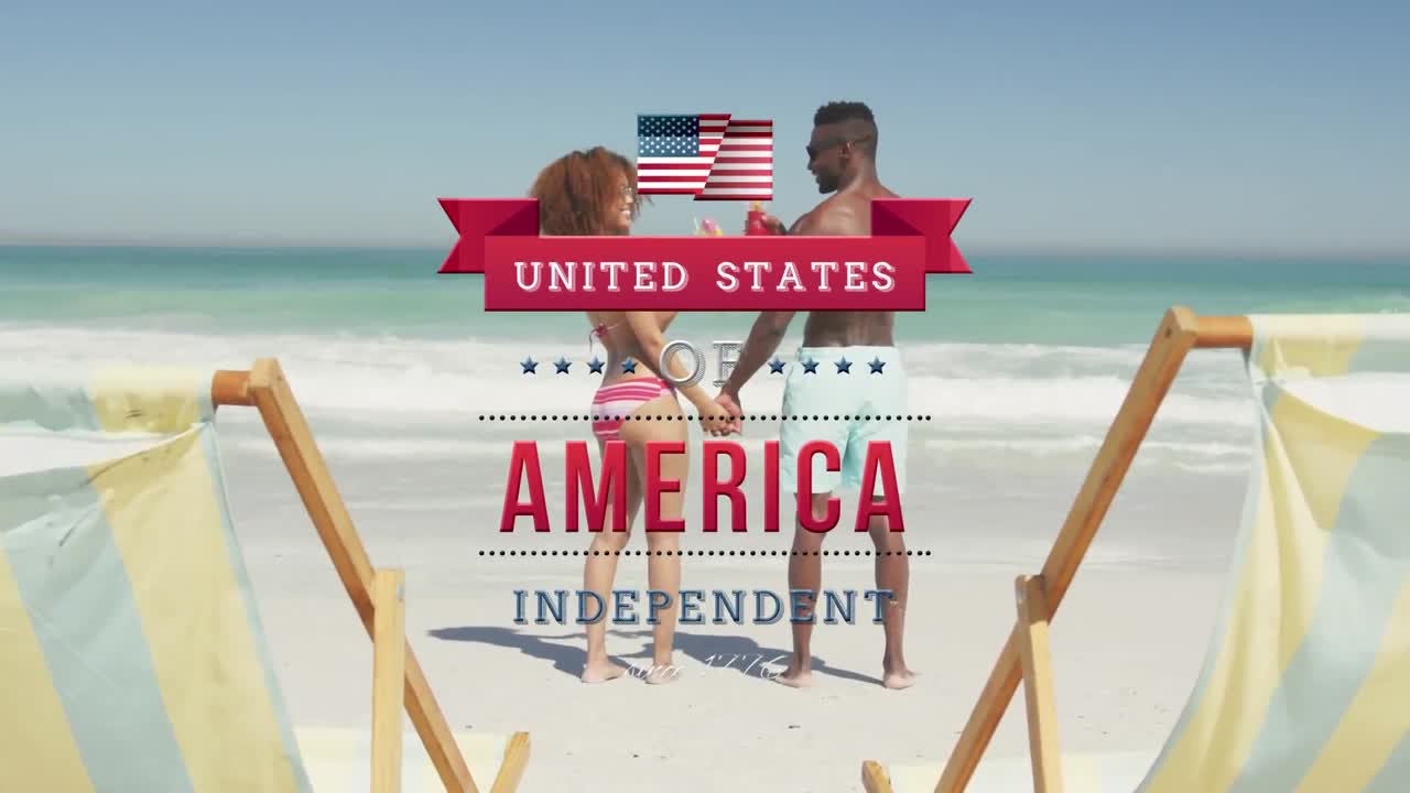 해변에서 손을 잡고 음료를  ⁇ 는 아프리카계 미국인 커플에 대한 독립기념일 텍스트