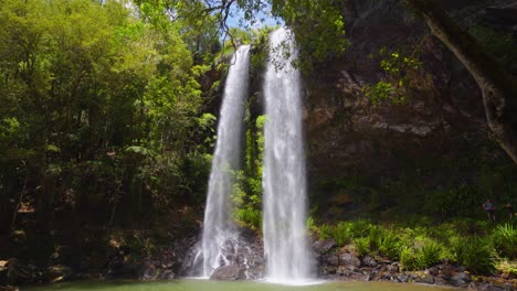 Parque-Nacional-Springbrook,-Circuito-De-Caída-Doble-En-Medio-Del-Bosque