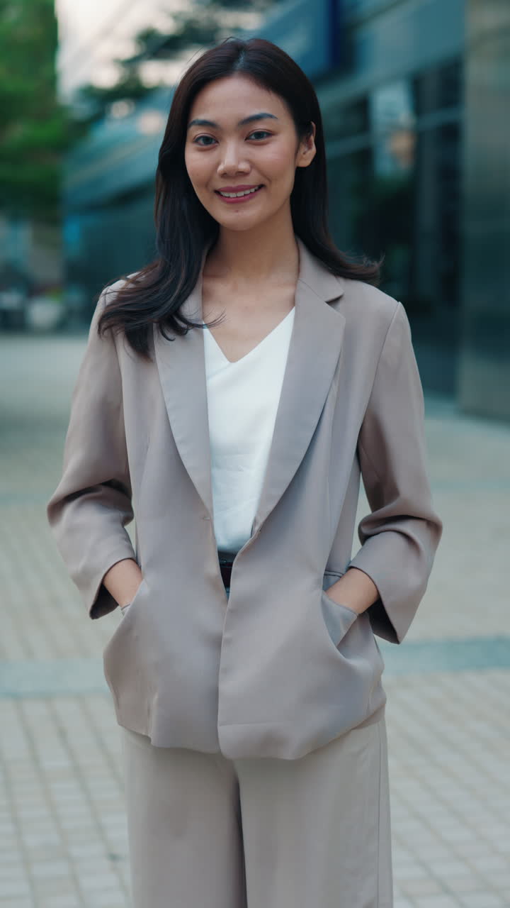 mujer de negocios en la ciudad