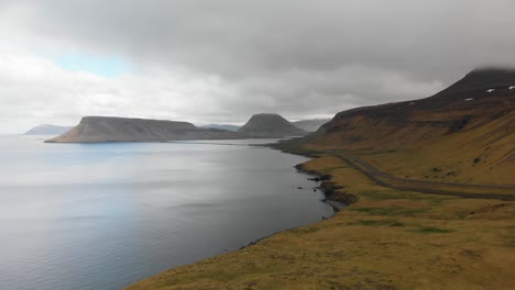 imágenes aéreas grabadas desde un mirador cerca de kirkjufell, islandia-1