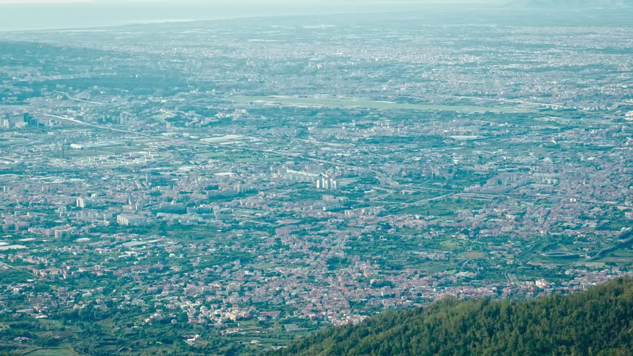 베수비우스 산과 함께 푸른 나폴리 풍경