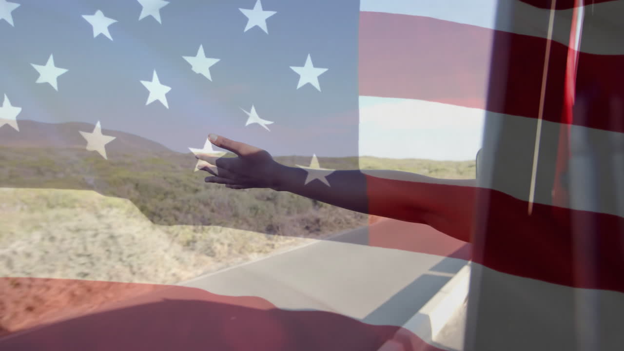 animación de la bandera de los estados unidos sobre el brazo de una mujer afroamericana en un coche en la playa