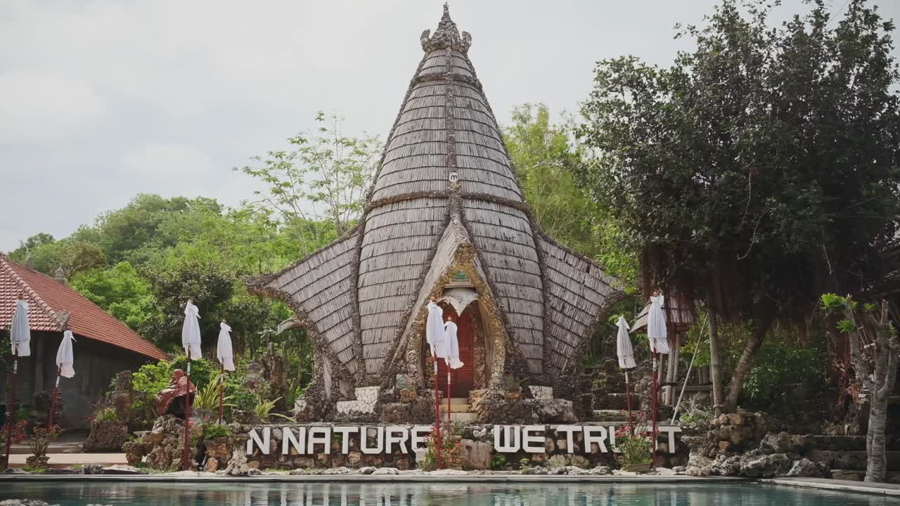 Amazing Balinese Style Hut Resort, Turquoise pool
