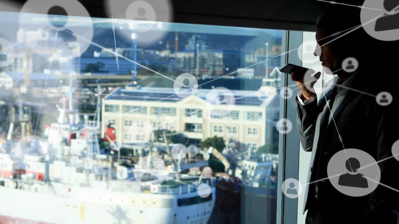 사무실에서 스마트폰으로 대화하는 백인 사업가에 대한 프로필 아이콘 네트워크의 애니메이션