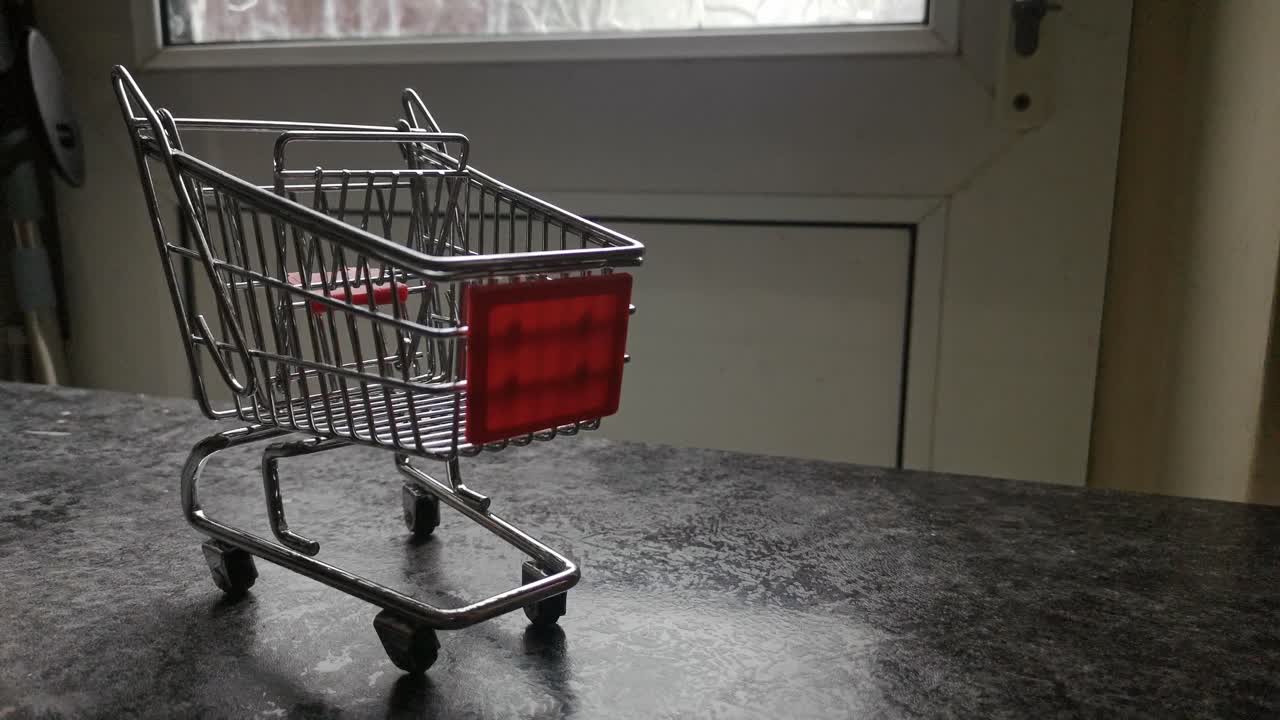 미니 빈 쇼핑 카트 온라인 홈 슈퍼마켓 개념 복사 공간 근접 촬영 느린 역 돌리 오른쪽