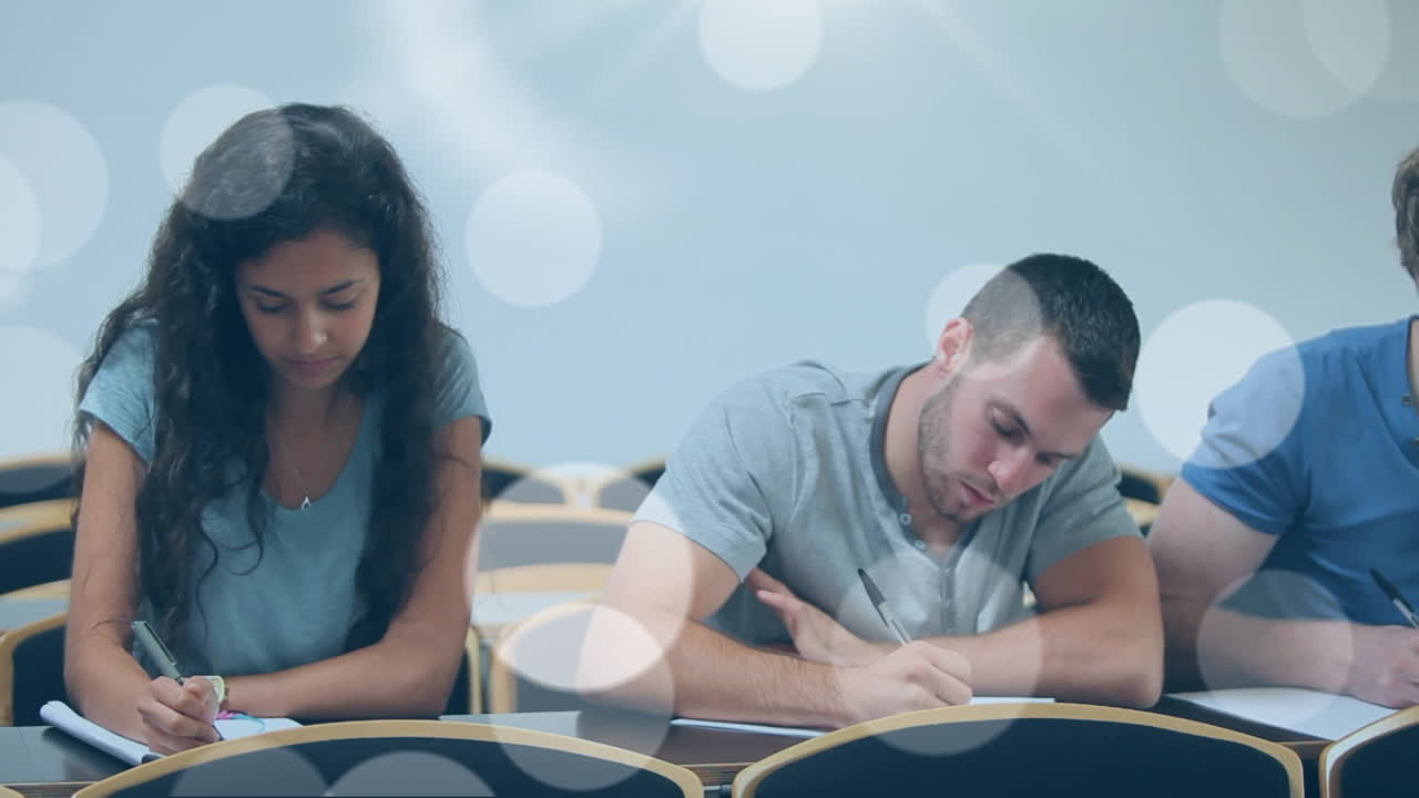 animación de bokeh sobre diversos estudiantes que escriben en cuadernos