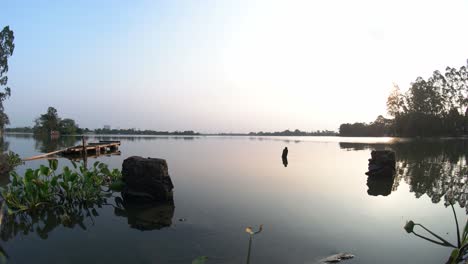 lago 4k en una tarde tranquila