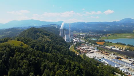 Drone-Aéreo-4k-Imágenes-De-Drones-Vista-De-Šaleška-Dolina-Y-Planta-De-Energía-Térmica-En-Funcionamiento-–-Šoštanj-En-Eslovenia