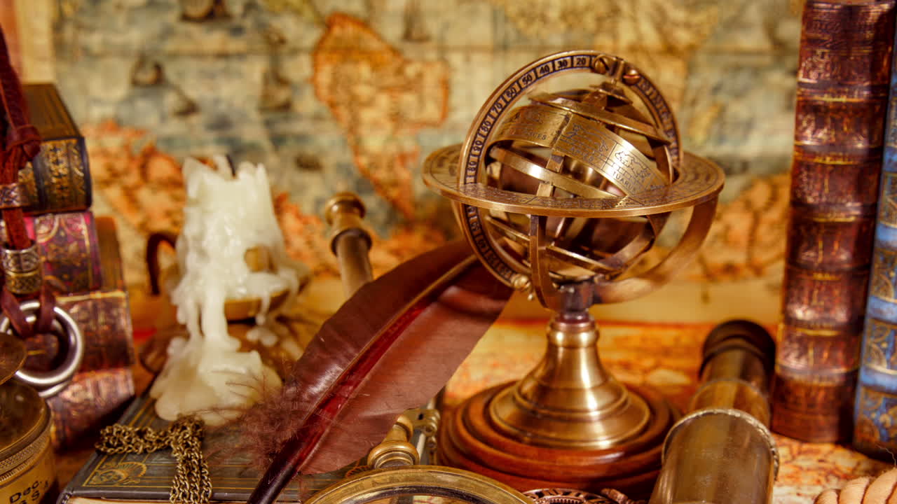 una lupa vintage se encuentra en un antiguo mapa del mundo