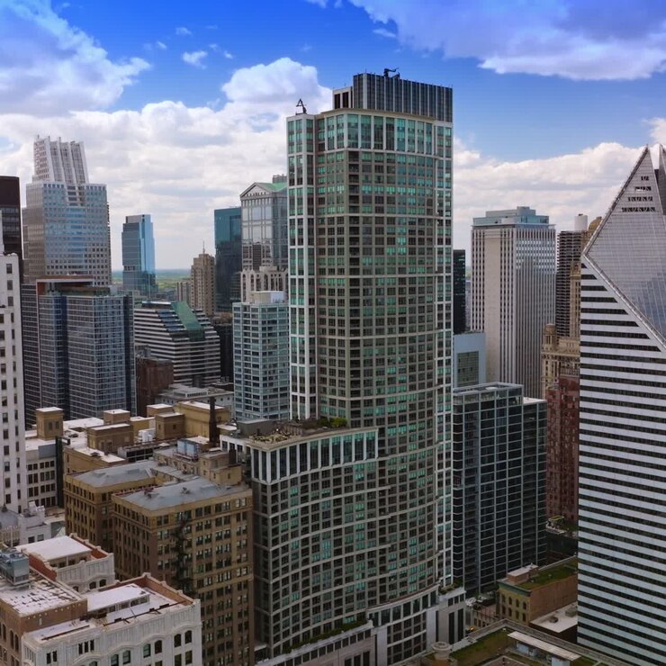 Arranha-céus impressionantes da cidade de Chicago. Filmagem com drone entre os incríveis e diversos edifícios da metrópole