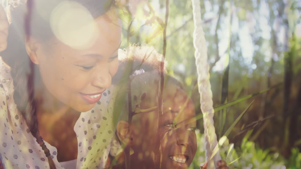 어머니 와 딸 이 스 을 하고 있다