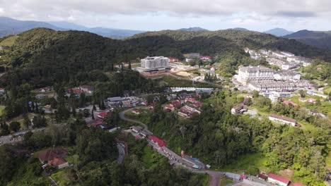 vista general del paisaje del distrito de brinchang dentro del área de cameron highlands de malasia