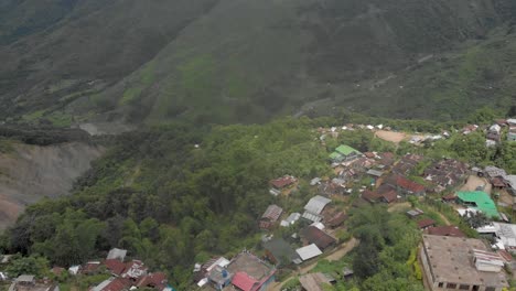 Toma-De-Revelación-De-Espiral-Aérea-De-4k-De-Tuensang,-Nagaland,-India